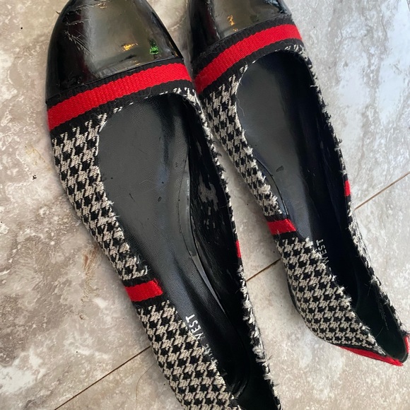 These flats from Nine West are red, grey & black tweed showstoppers! The… - Picture 9 of 11